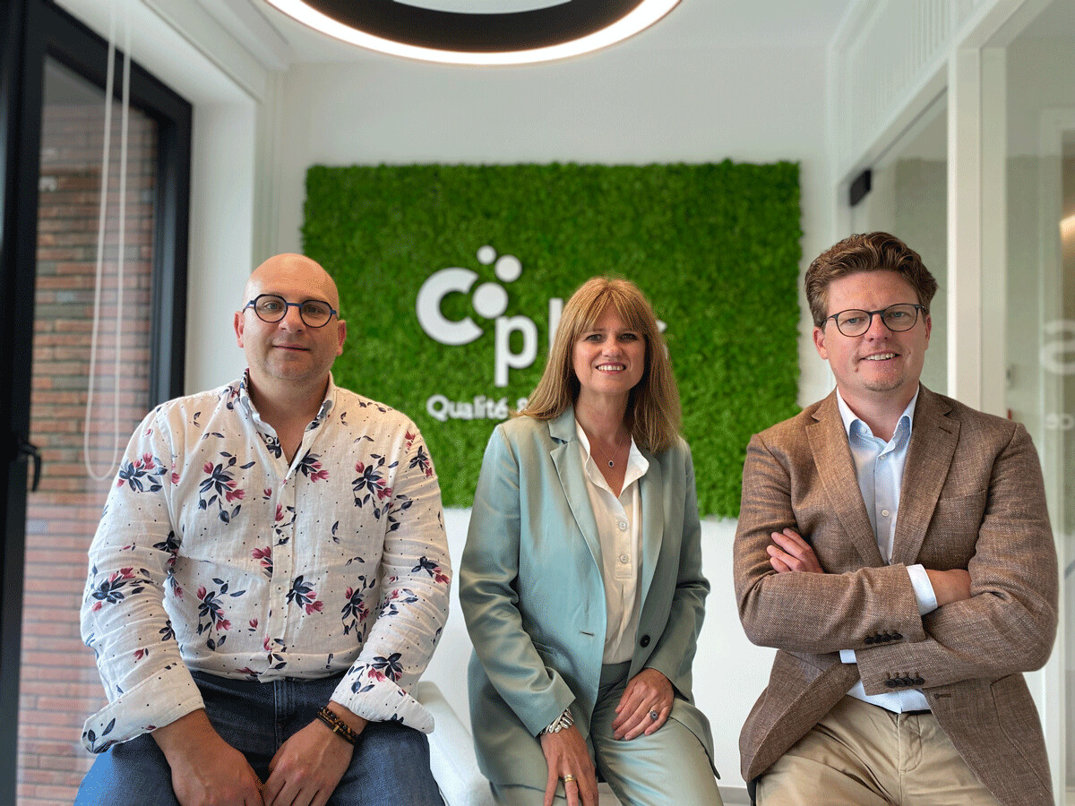 François-Xavier Dherville et ses partenaires de BizzMine dans les bureaux de chez Cplus