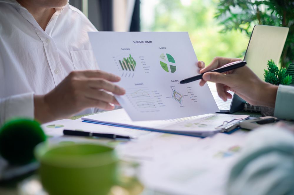 Les membres d'une entreprise se préparent à un audit ISO 14001